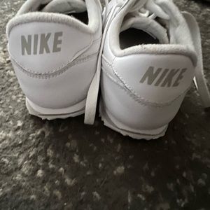 Women’s Nike white sneakers size 6